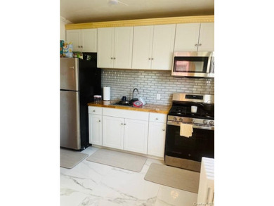 Fully renovated, Semi attached, brick. Close to shopping and - photo 21