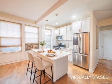Forest Hills living at its finest. This bright one-bedroom - photo 1