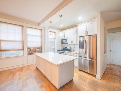 Forest Hills living at its finest. This bright one-bedroom - photo 2