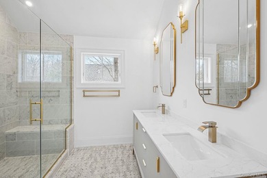 Modern Elegance in Sag Harbor Village Discover an exquisite - photo 13