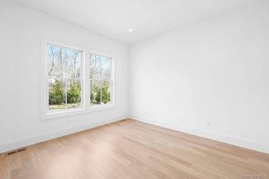 Modern Elegance in Sag Harbor Village Discover an exquisite - photo 16