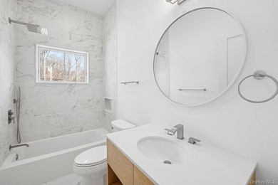Modern Elegance in Sag Harbor Village Discover an exquisite - photo 17