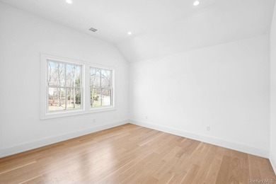 Modern Elegance in Sag Harbor Village Discover an exquisite - photo 18