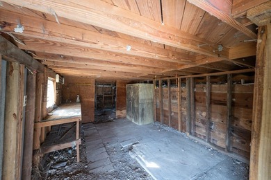 RENOVATED AND MOVE-IN READY WATERFRONT HOME AT LAKE CORPUS - photo 20