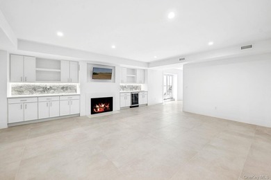 Modern Elegance in Sag Harbor Village Discover an exquisite - photo 20