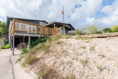 RENOVATED AND MOVE-IN READY WATERFRONT HOME AT LAKE CORPUS - photo 21