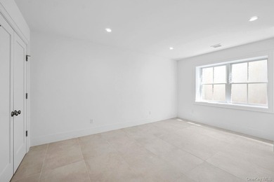Modern Elegance in Sag Harbor Village Discover an exquisite - photo 22