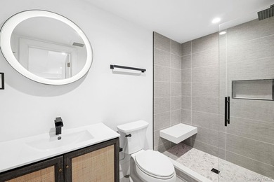 Modern Elegance in Sag Harbor Village Discover an exquisite - photo 23