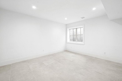 Modern Elegance in Sag Harbor Village Discover an exquisite - photo 24