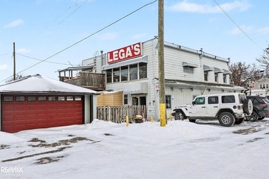 Iconic Waterfront Bar & Restaurant with Living Quarters and