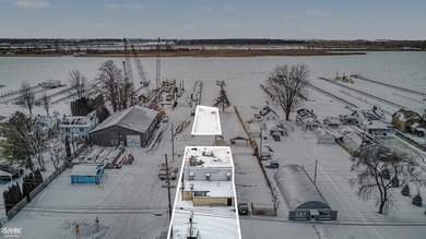 Iconic Waterfront Bar &amp; Restaurant with Living Quarters and