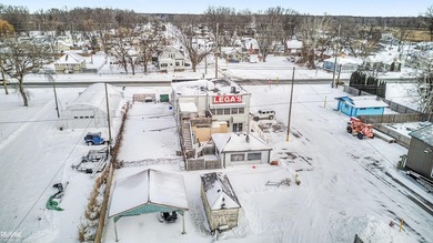 Iconic Waterfront Bar &amp; Restaurant with Living Quarters and