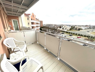 Absolutely Diamond Condition 1 Bedroom, 1 Bath Condo w/ Parking