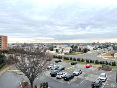 Absolutely Diamond Condition 1 Bedroom, 1 Bath Condo w/ Parking