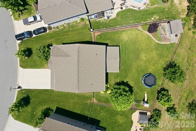 Welcome home to this beautifully upgraded 4-bedroom, 3-bathroom - photo 30