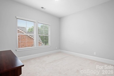 Just gorgeous - This immaculate, and move-in-ready home in the - photo 32