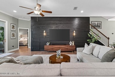 Centrally locatedpletely renovated. Built for the life you - photo 11