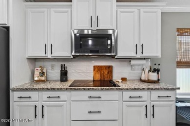 Centrally locatedpletely renovated. Built for the life you - photo 21