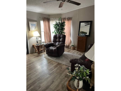 Welcome to this well kept 2 bedroom, 2 bathroom manufactured - photo 23