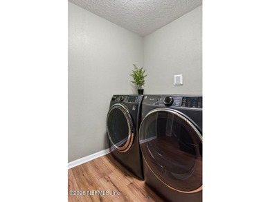 Centrally locatedpletely renovated. Built for the life you - photo 24