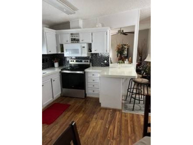 Welcome to this well kept 2 bedroom, 2 bathroom manufactured - photo 27