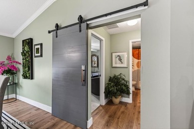 Centrally locatedpletely renovated. Built for the life you - photo 28
