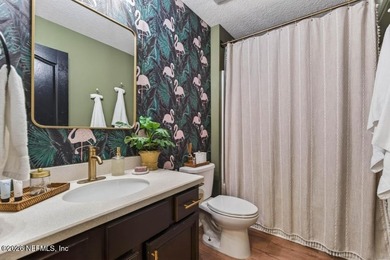Centrally locatedpletely renovated. Built for the life you - photo 32
