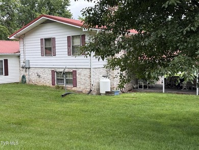 Discover this spacious 3-level home featuring 3 bedrooms, 2.5 - photo 2