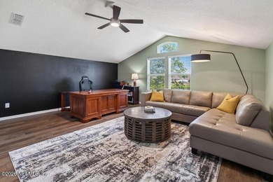 Centrally locatedpletely renovated. Built for the life you - photo 37