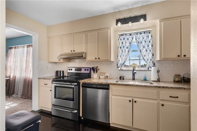 Discover the perfect blend of space and serenity in this - photo 6