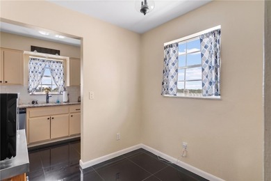 Discover the perfect blend of space and serenity in this - photo 7
