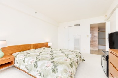 Royal Iolani is ideally situated right next to the prestigious - photo 13