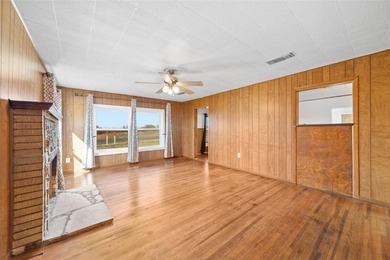 Welcome to 9224 Highway 279 near beautiful Lake Brownwood! Just - photo 4