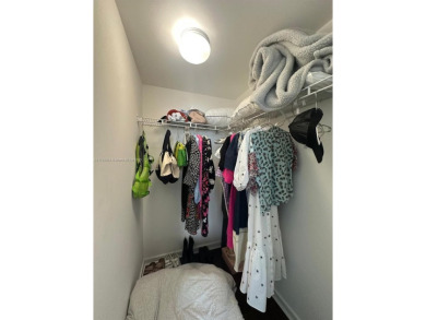 INVESTMENT OPPORTUNITY! APARTMENT RENTED TO AN EXCELLENT TENANT