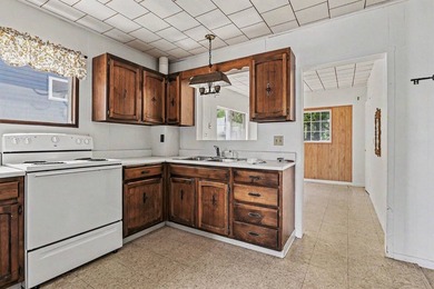 All-year cottage ideal for a remodel project or start with new - photo 10
