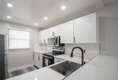 Top floor, corner unit with great water views and sunsets - photo 8