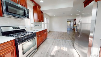 **Fully Renovated 2-Family Home in Jamaica, Queens** Newly - photo 2
