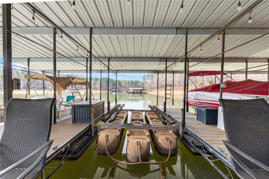 WELCOME to your new LAKE HARTWELL home! This beautiful home has - photo 2