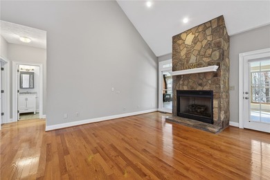 WELCOME to your new LAKE HARTWELL home! This beautiful home has - photo 8