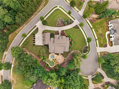 Experience refined estate living in this exceptional all-brick - photo 2