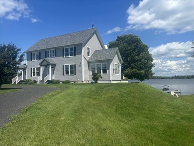 Welcome to this beautiful contemporary colonial, nestled on 10.5 - photo 1
