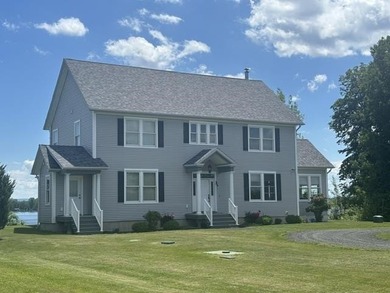 Welcome to this beautiful contemporary colonial, nestled on 10.5 - photo 5