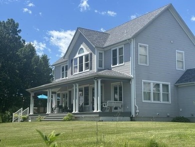Welcome to this beautiful contemporary colonial, nestled on 10.5 - photo 6