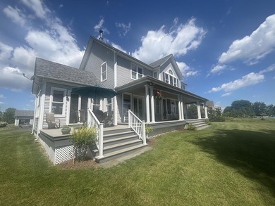 Welcome to this beautiful contemporary colonial, nestled on 10.5 - photo 7