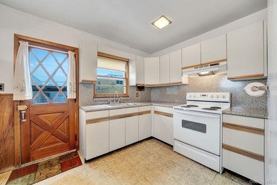 Welcome To This 3 Bedroom, 1 Bath Cape Style Home In Merrick! - photo 17