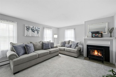 This charming Center Moriches 4/5-bedroom Colonial dates back to - photo 18
