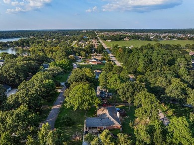 Discover this fully remodeled 3-bedroom, 2-bath home just - photo 24