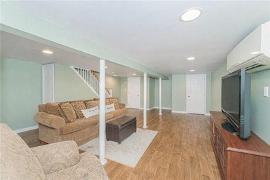 Tottenville-Fully Detached Colonial, an absolute stunning home - photo 25