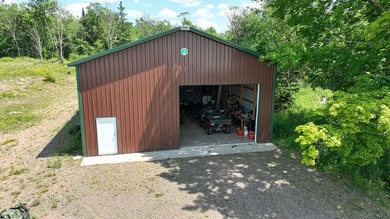 Tucked away at the end of a quiet dead-end road, this - photo 31