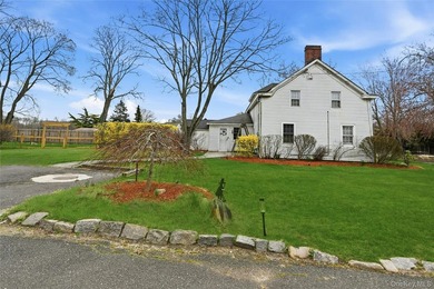 This charming Center Moriches 4/5-bedroom Colonial dates back to - photo 36
